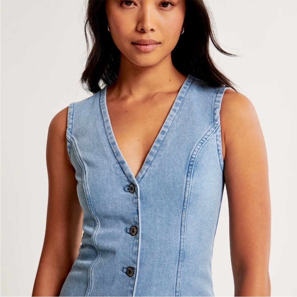 Sleeveless Light Blue Denim Button-Front Midi Dress - Picture 4 of 13